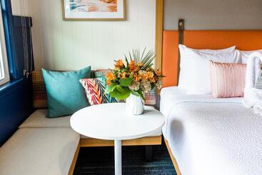 مُتل Freebird By Reverie Boutique Collection