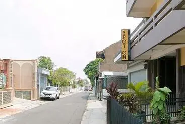 호텔 Reddoorz Near Alun Alun Cianjur