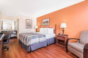 호텔 Days Inn By Wyndham Americus