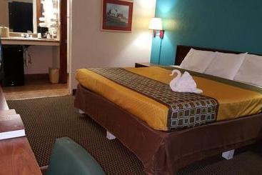 هتل Inn Towne Lodge