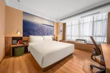 Atour Hotel High Speed Railway Station Maoming