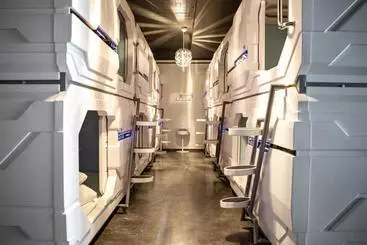 هتل کپسول Puffin Nest Capsule Hostel