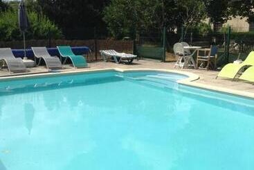 ベッドアンドブレックファースト La Roseraie