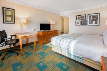 酒店 La Quinta Inn & Suites By Wyndham Seattle Sea Tac Airport