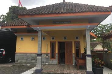 פנסיון Penginapan Mentorogo