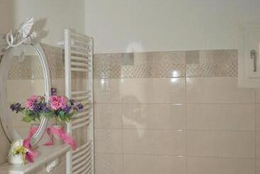 تختخواب و صبحانه Ica House