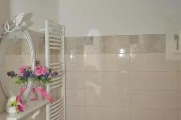 تختخواب و صبحانه Ica House