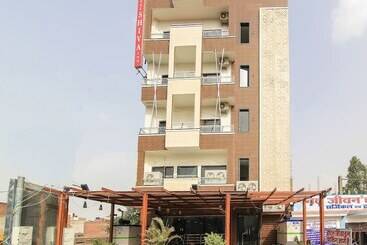 هتل Capital O 15422 Shiva Inn