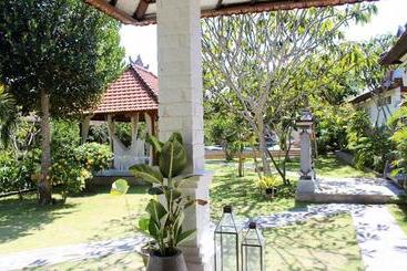 ペンション Impossible Cliff House