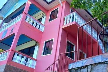 Pension (Hôtel basse catégorie) Les Elles Guesthouse Self Catering