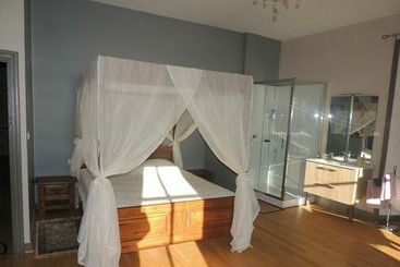 פנסיון Château De Montréal