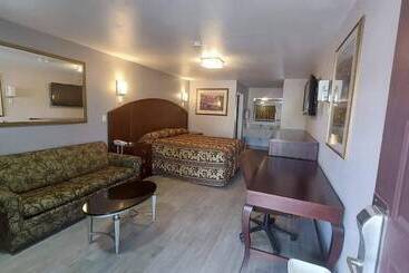 فندق Regency Inn Norco