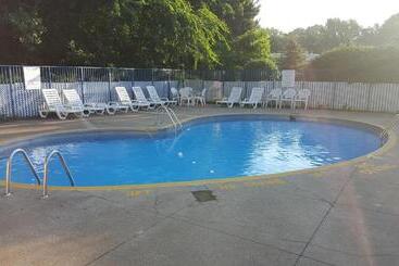 Motel Mentor Home Inn And Suites