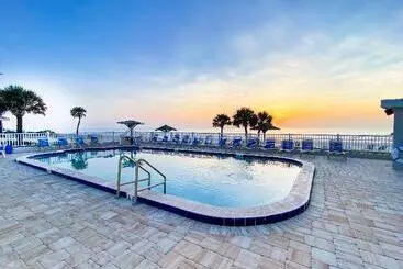 مُتل Ocean Court Beachfront