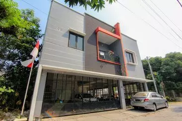 Majatalo JJ House Wahid Hasyim