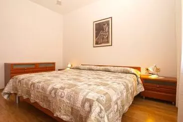 ツーリストアパートメント Apartments Medulinka 1704