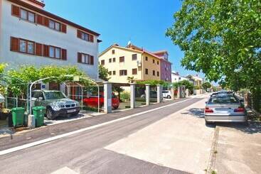 پانسیون Apartment Mira 1293