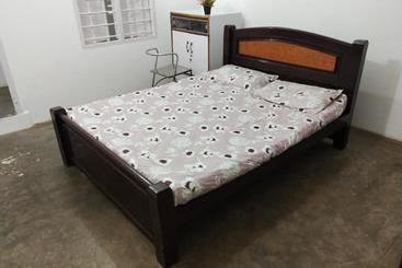 مبيت وإفطار Mayurapriya Inn