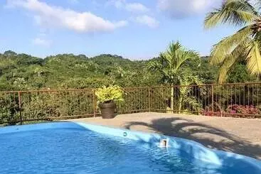 هتل Pacific Inn