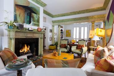 هتل Pomegranate Inn