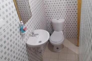 هاستل Hostal Sarita