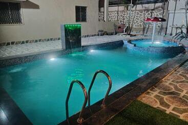 בית מלון כפרי Rajdhani Resort Lonavala