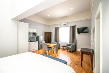 פנסיון Victorian Square Guesthouse