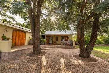 Hotel Belfield Wines And Farm Cottages
