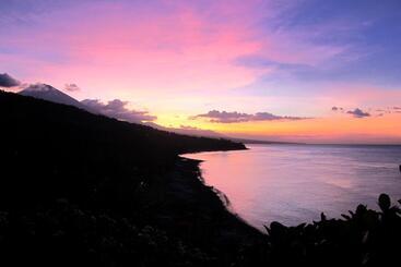 פנסיון Waenis Sunset View Hotel And Restaurant, Amed, Bali