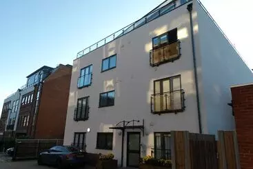 Appartements touristiques Riis Apartments Camberley