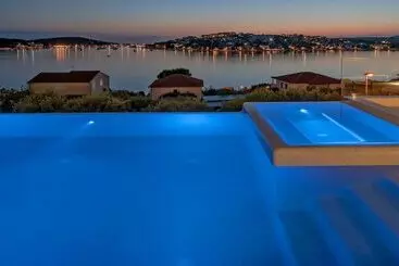 آپارتمان‌های توریست‌ها Luxury Villa Carpe Diem Paradise