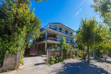 آپارتمان‌های توریست‌ها Apartments Pinty