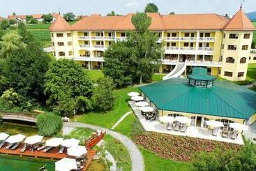 Wellnesshotel Parkschlössl Zu Thyrnau  Adults Only