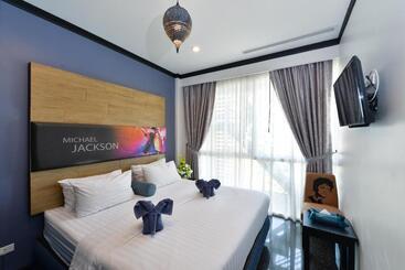 هتل The River Scene