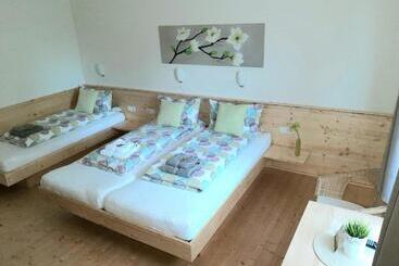 Hotelli Uferperle   Gästehaus Am Bodensee