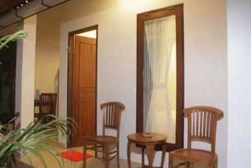 Hotel Kubu Yogi Homestay