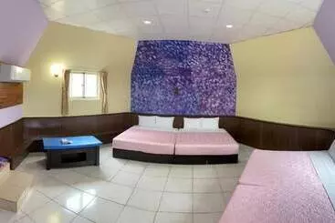 هتل J Lin Hostel