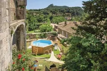 Pensiune Les Jardins De La Cathédrale Chambres D Hôtes Gîte De Groupe