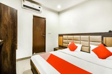 בית מלון כפרי Oyo 41690  Center Point