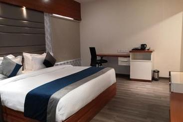 فندق Robusta Inn