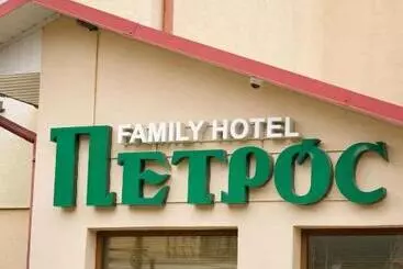 Hotel петрос Family