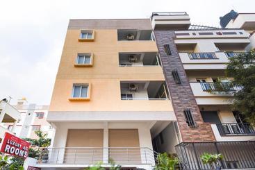 Hotel Oyo 65924 Balaji Luxury