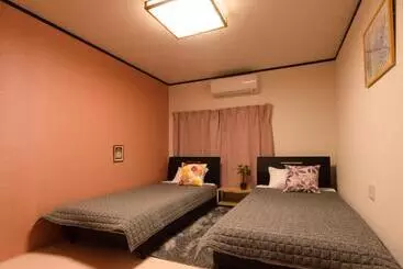 ペンション Guest House Suzumeno Kakurembo