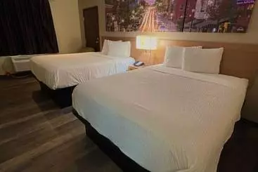 فندق Days Inn & Suites By Wyndham Kaukauna Wi