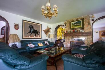 هتل Fundo El Chocho