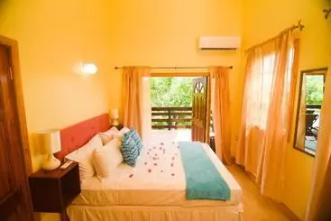 هتل Spice Bay Suites