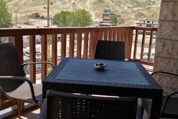 هتل Planet Suites