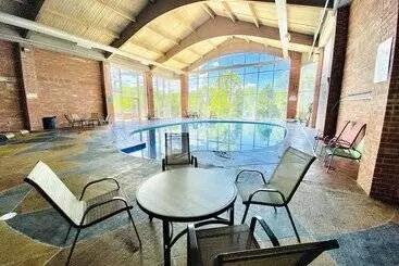 هتل Howard Johnson By Wyndham Branson Theatre District