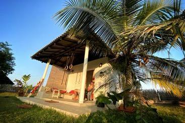 בית מלון כפרי Coco Cabana Kite Resort Kalpitiya