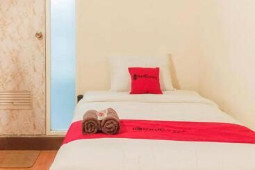 Hotel Reddoorz Syariah At Prapen Jaya Surabaya